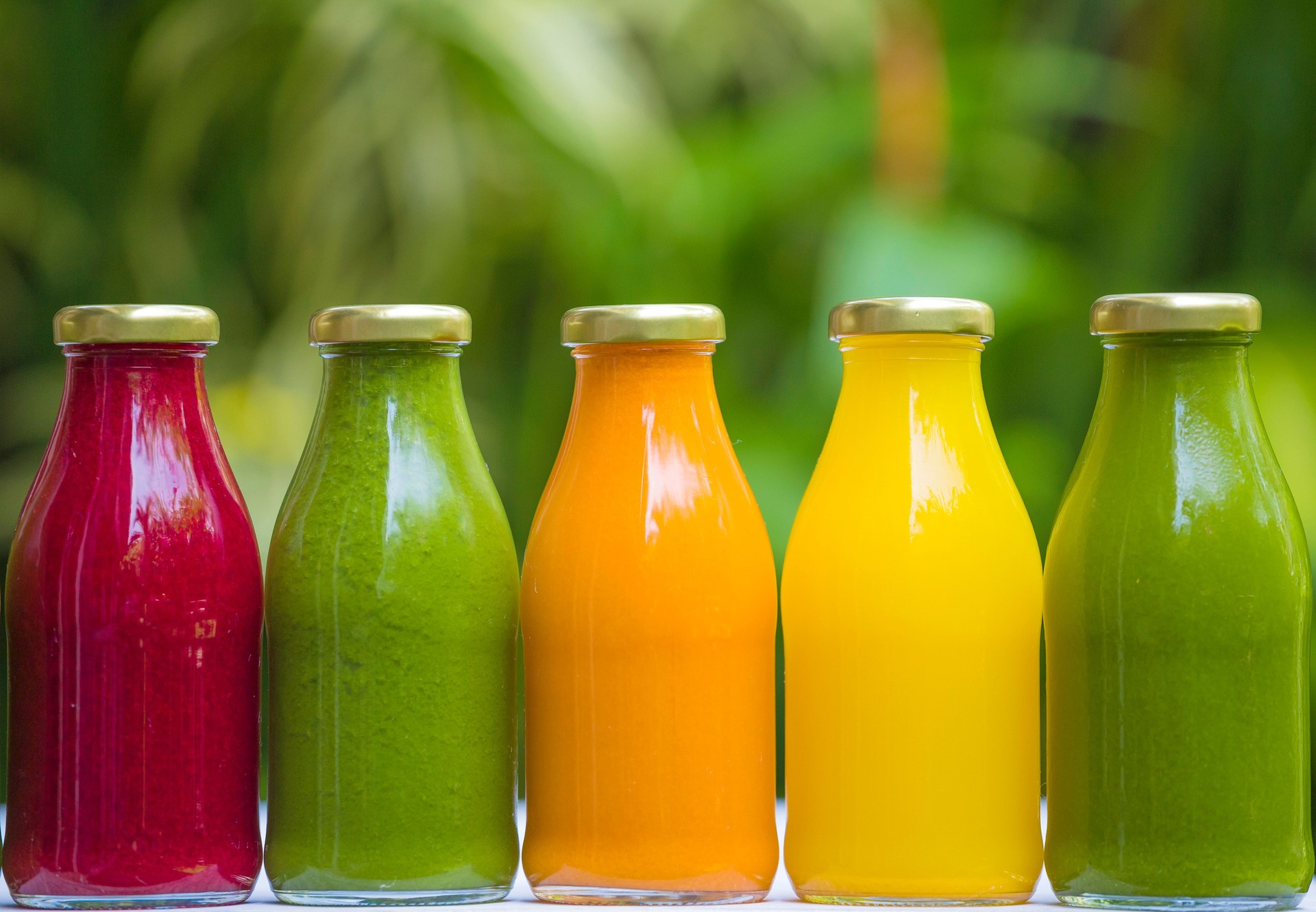 Organic cold-pressed raw vegetable juices